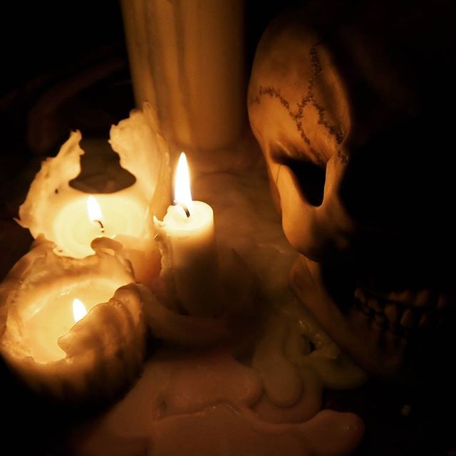 ｺﾞｽい#skull #art #bones #death #skullart #horror #goth #gothic #candle #candlenight #candles #relax