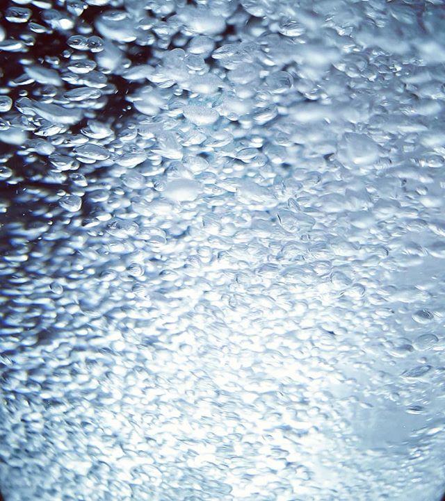 .。o○.. #water_shots #lights #light #bubblehash #lightworker #bubbles #watercolor #lighting #bubblepop #prilaga #water #bubblewrap #lightshow #water_brilliance #bubble #water_captures #lightup